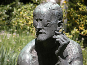 Picture of James Joyce statue