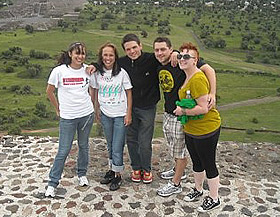 Picture of Augsburg students in Mexcio