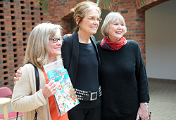 Photo of Gloria Steinem with convocation attendees